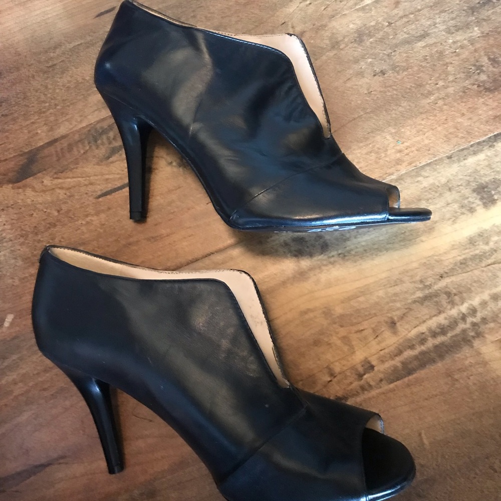 Brand NEW SIZE 8 Nine West Leather boot like heels